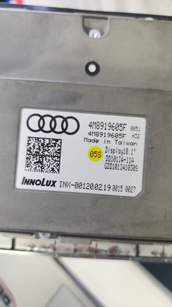 MULTIMEDIÁLNY DISPLEJ - 4M8 919 605 F - Nový diel