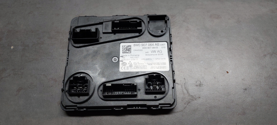 RIADIACA JEDNOTKA MODUL KOMFORTU-8W0 907 064 AB