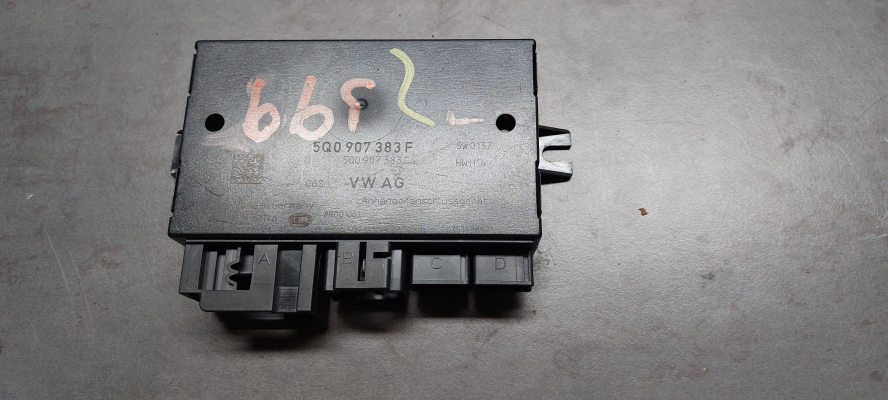 Riadiaca jednotka ťažného zariadenia - 5Q0 907 383 F